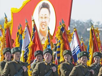 ສປປ ເກົາຫຼີ ຈັ້ດຕັ້ງການເດີນສວນສະໜາມລະລຶກວັນຄ້າຍວັນເກີດອະດີດການນຳ Kim Jong Il